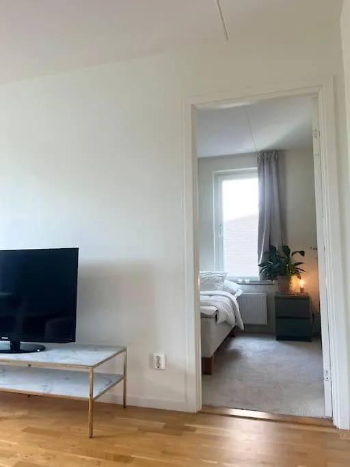 Trerumslaegenhet Centralt Belaegen Med Bubbelpool Sztokholm Apartament