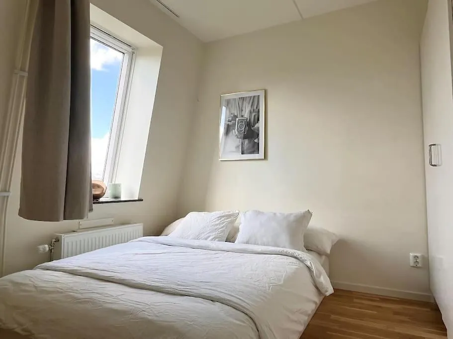 Apartament Trerumslaegenhet Centralt Belaegen Med Bubbelpool Sztokholm Szwecja
