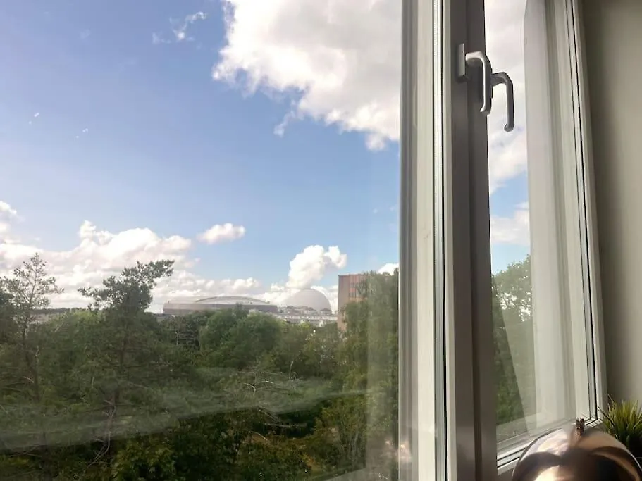 Trerumslaegenhet Centralt Belaegen Med Bubbelpool Sztokholm